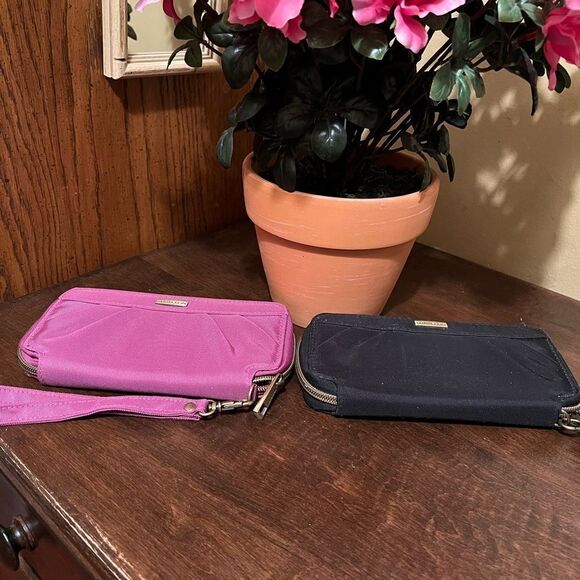 BUNDLE OF 2 Travelon RFID Zippered Wristlet/Wallet - Picture 2 of 8